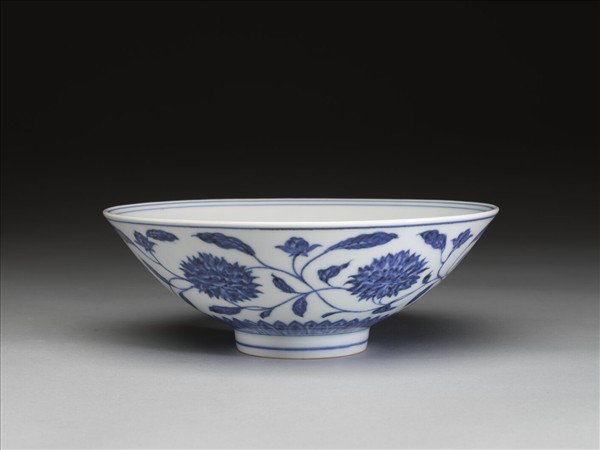 青花纏枝番蓮紋碗