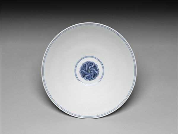 青花纏枝番蓮紋碗