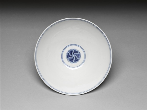 青花纏枝番蓮紋碗