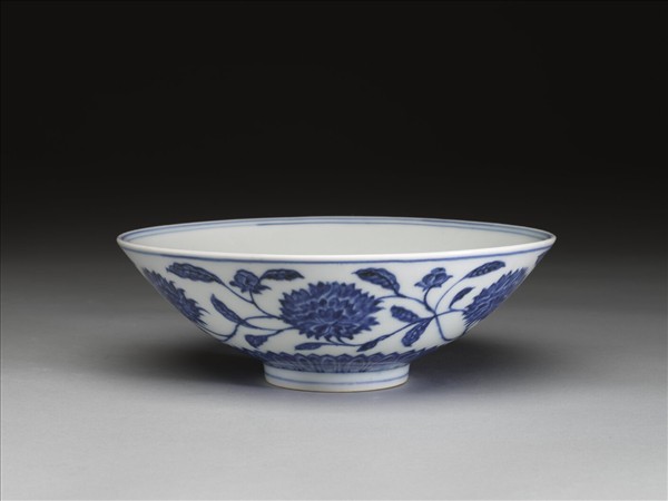 青花纏枝番蓮紋碗