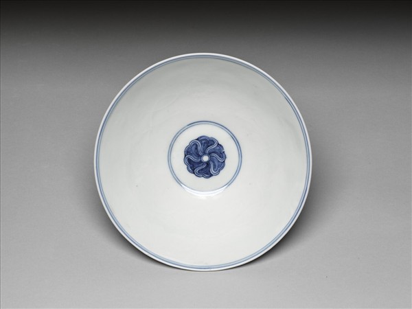 青花纏枝番蓮紋碗