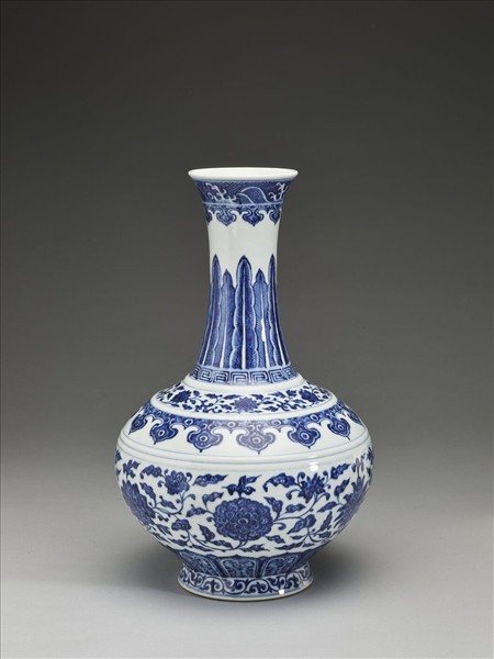 青花纏枝花卉紋瓶