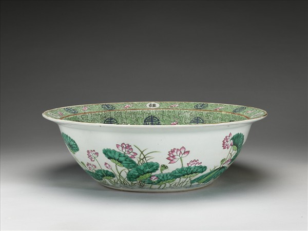 粉彩綠地福壽蓮塘紋盆