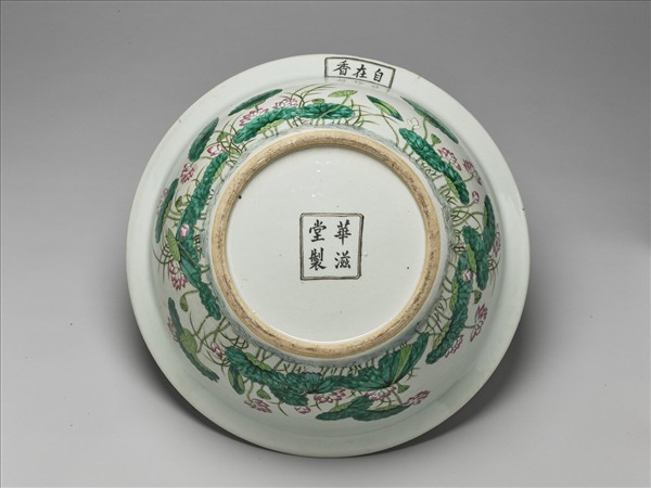 粉彩綠地福壽蓮塘紋盆