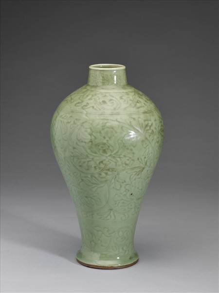 龍泉窯 青瓷牡丹紋梅瓶