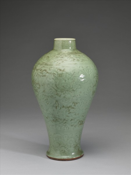 龍泉窯 青瓷牡丹紋梅瓶