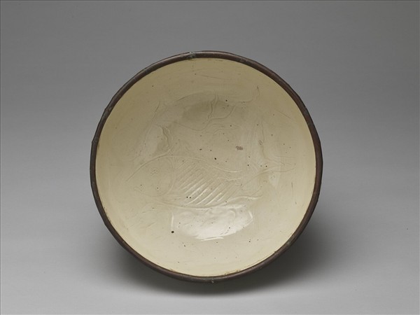 白瓷劃花蓮瓣紋洗