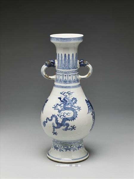 青花龍鳳紋獸耳瓶