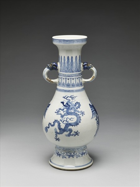 青花龍鳳紋獸耳瓶