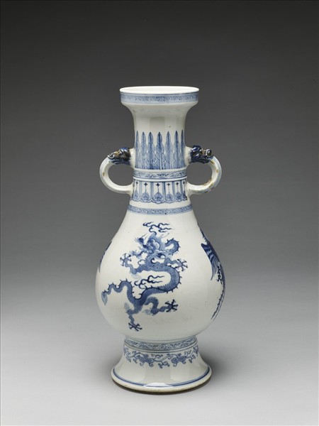 青花龍鳳紋獸耳瓶