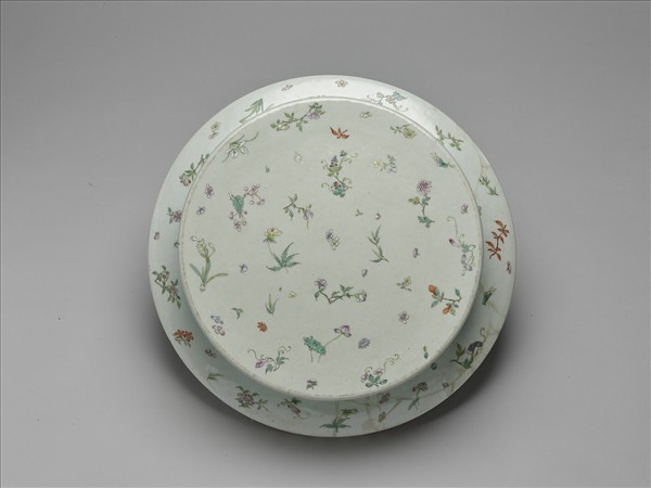 粉彩纏枝花卉吉祥紋盆