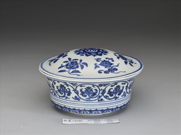 青花纏枝番蓮紋蓋碗