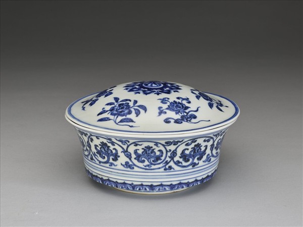 青花纏枝番蓮紋蓋碗