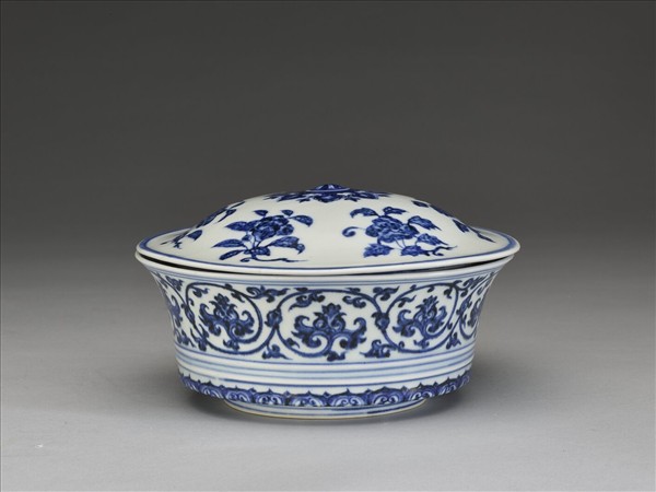 青花纏枝番蓮紋蓋碗