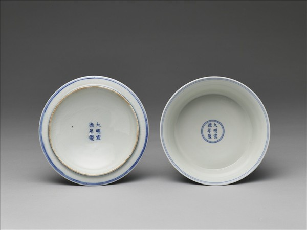 青花纏枝番蓮紋蓋碗