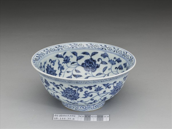 青花花卉紋碗