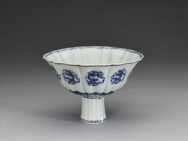 青花團龍紋花口高足碗