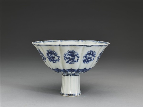 青花團龍紋花口高足碗