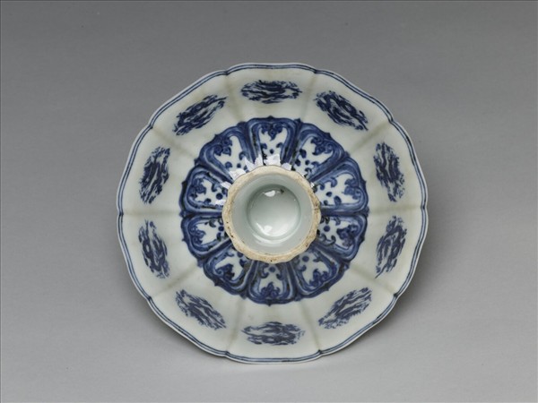 青花團龍紋花口高足碗