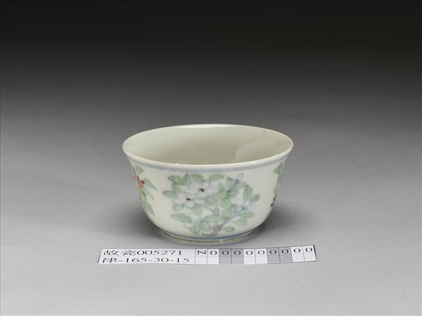 鬥彩四季花卉紋杯