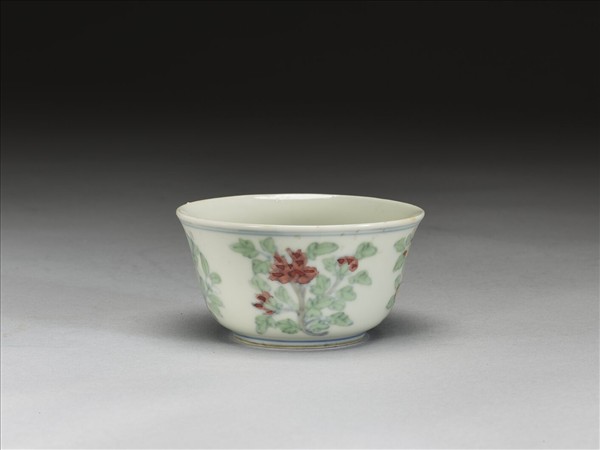 鬥彩四季花卉紋杯