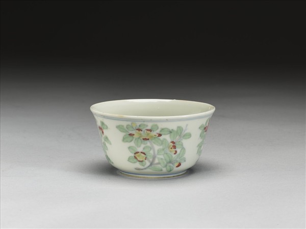 鬥彩四季花卉紋杯