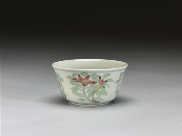 鬥彩四季花卉紋杯