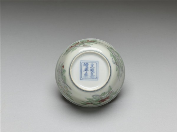 鬥彩四季花卉紋杯