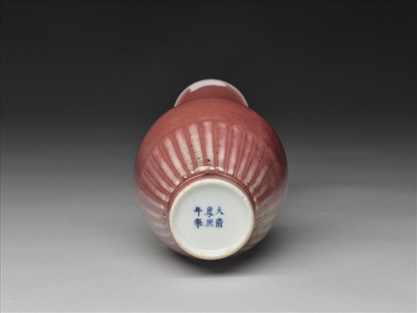 豇豆紅釉盤口長頸瓶