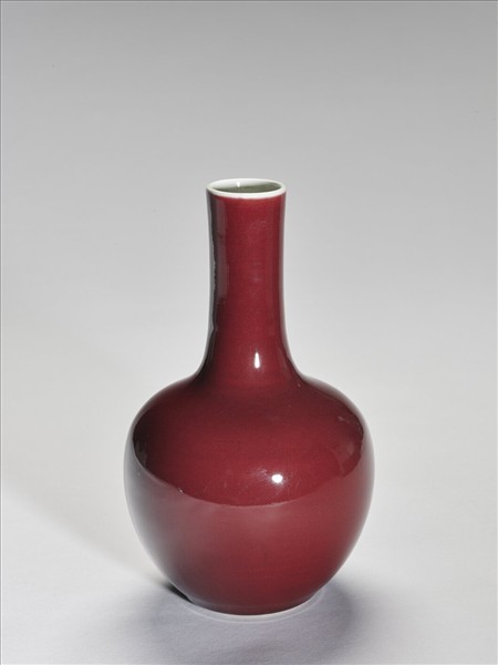 霽紅釉天球瓶