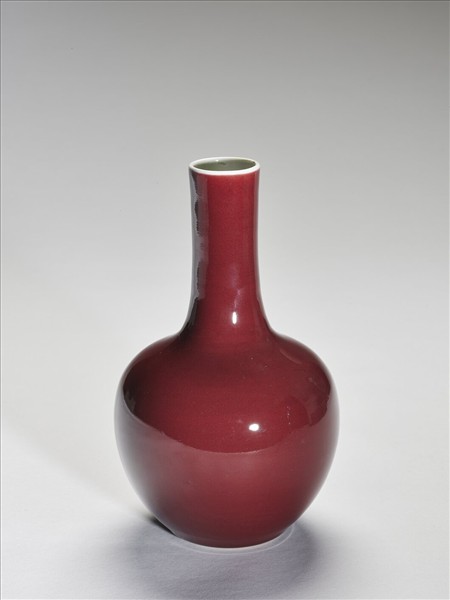 霽紅釉天球瓶