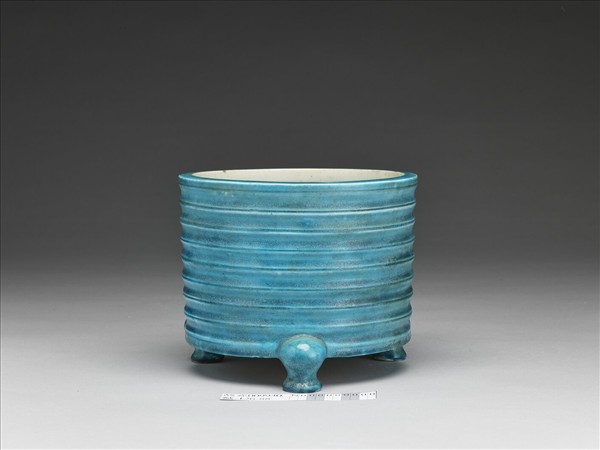 孔雀綠釉弦紋三足爐