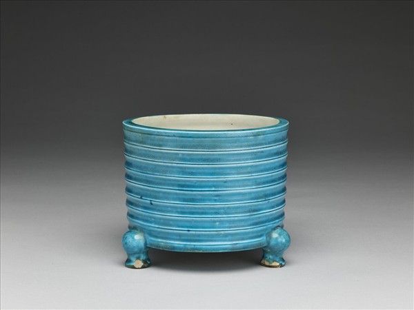 孔雀綠釉弦紋三足爐