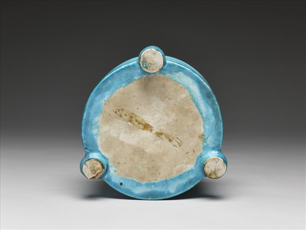 孔雀綠釉弦紋三足爐