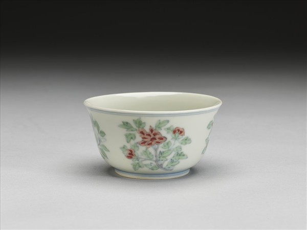 鬥彩四季花卉紋杯