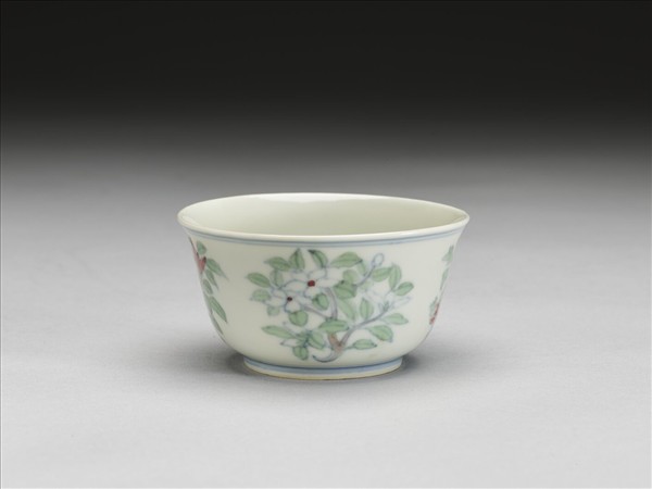 鬥彩四季花卉紋杯