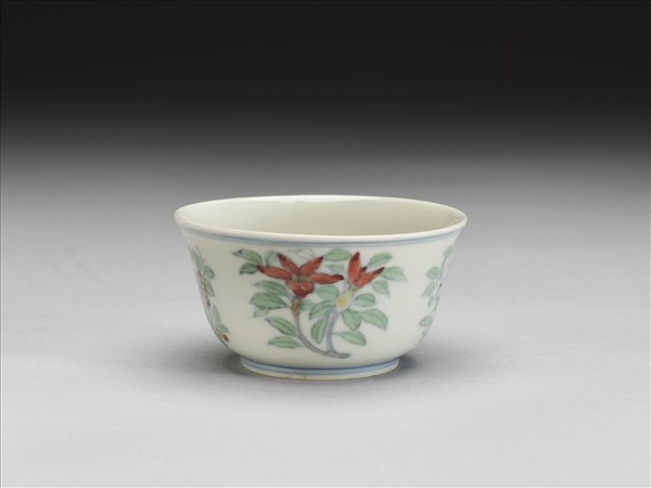 鬥彩四季花卉紋杯