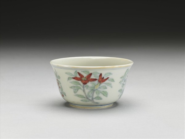 鬥彩四季花卉紋杯