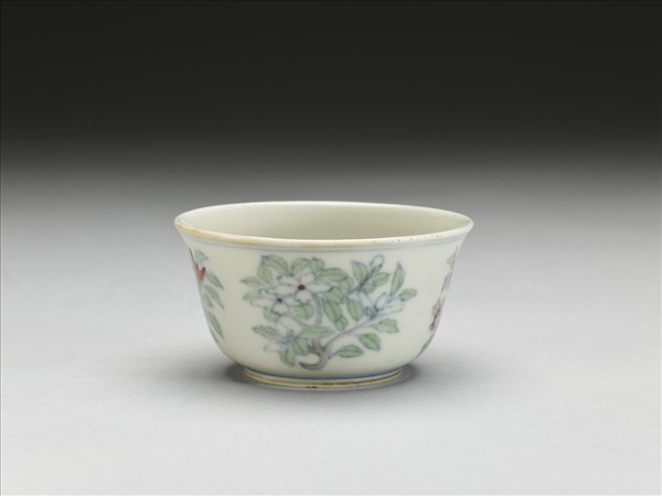 鬥彩四季花卉紋杯