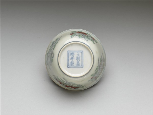 鬥彩四季花卉紋杯