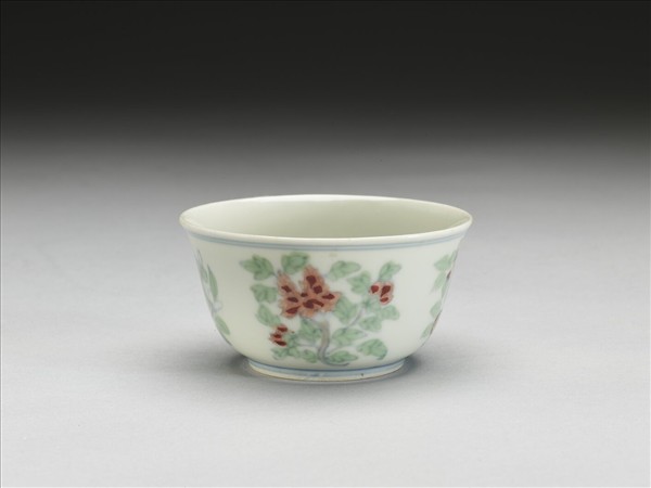 鬥彩四季花卉紋杯