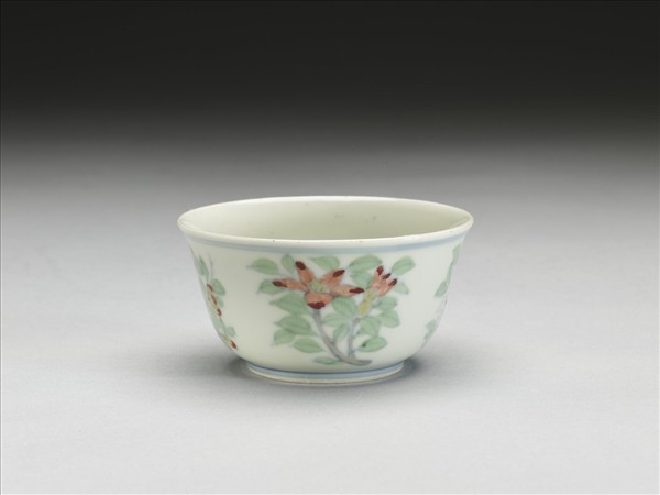 鬥彩四季花卉紋杯