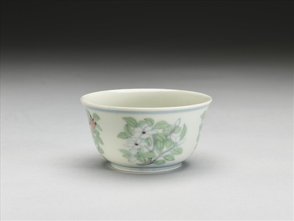 鬥彩四季花卉紋杯