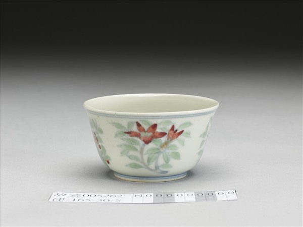 鬥彩四季花卉紋杯