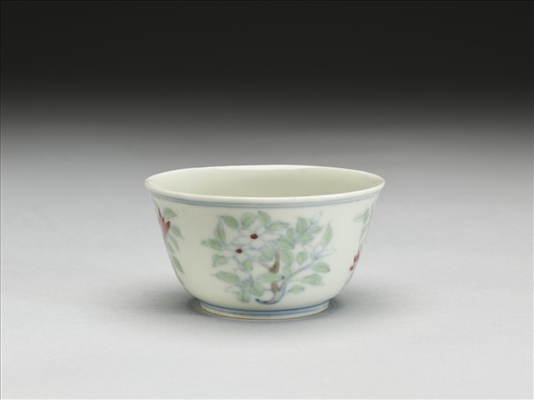 鬥彩四季花卉紋杯