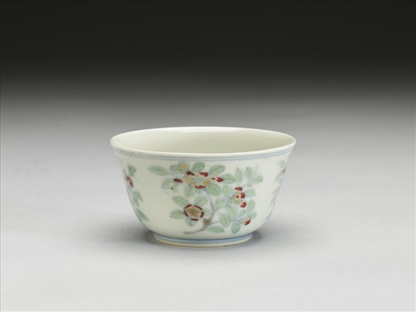 鬥彩四季花卉紋杯