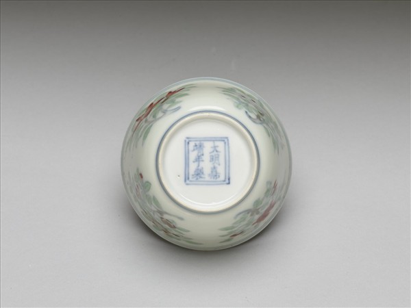 鬥彩四季花卉紋杯