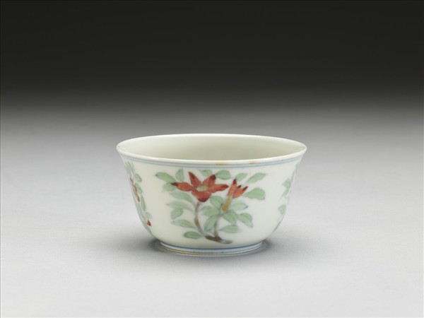 鬥彩四季花卉紋杯