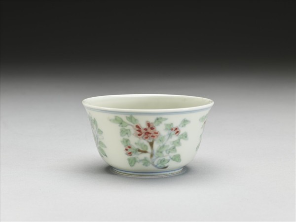 鬥彩四季花卉紋杯