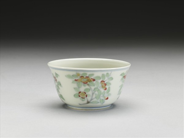 鬥彩四季花卉紋杯